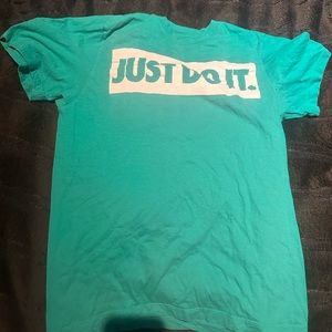 Men’s Nike green blue t shirt